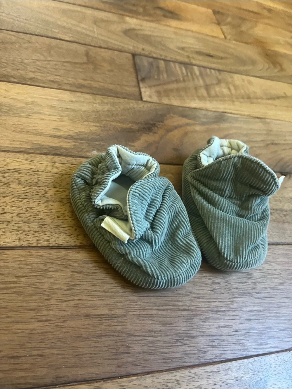 Pehr Corduroy Baby Moccasins in Sage Green 3-6 months. 100% organic